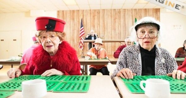 old-ladies-playing-bingo